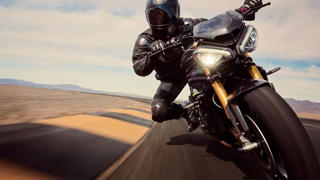 2025-triumph-speed-triple-1200-rs-throttlecraze.com-4_throttlecraze.com