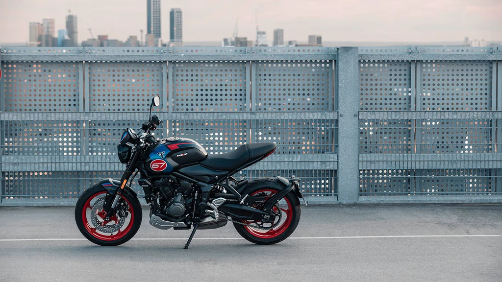 2025-triumph-trident-660-triple-tribute-edition-throttlecraze.com-2_throttlecraze.com