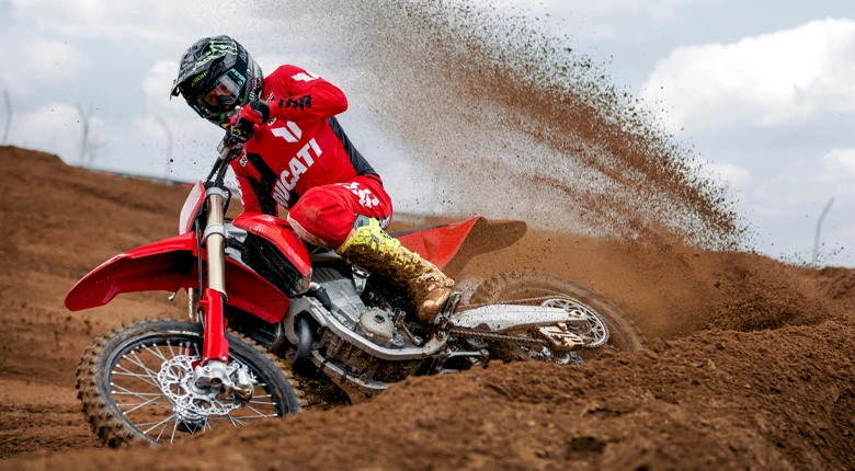 2026-ducati-desmo-450-mx-throttlecraze.com-4_throttlecraze.com