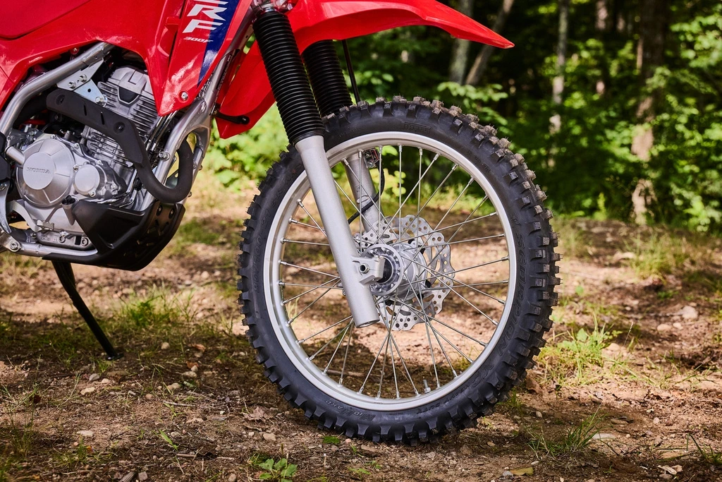 2026-honda-crf300F-first-look-throttlecraze.com-2_throttlecraze.com_throttlecraze.com