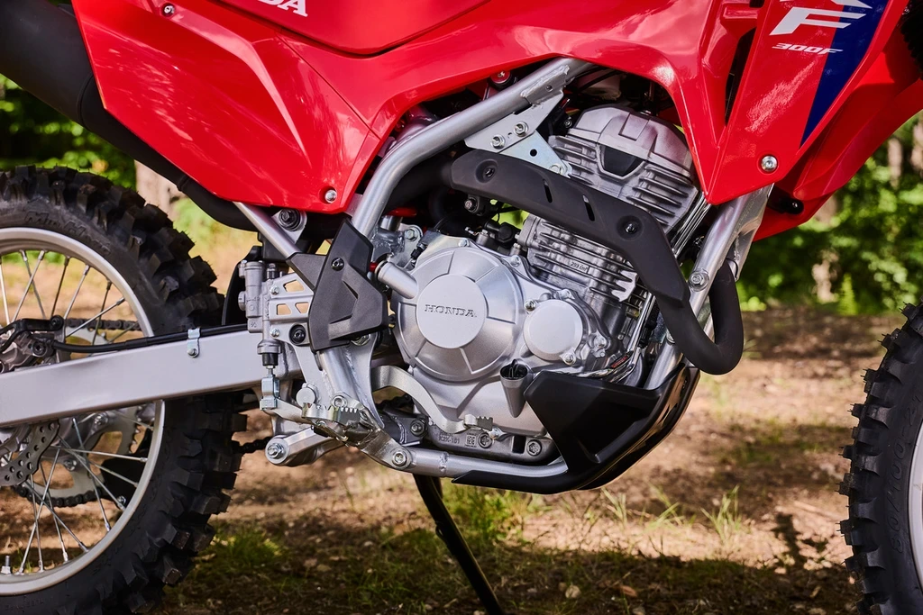 2026-honda-crf300F-first-look-throttlecraze.com-5_throttlecraze.com_throttlecraze.com