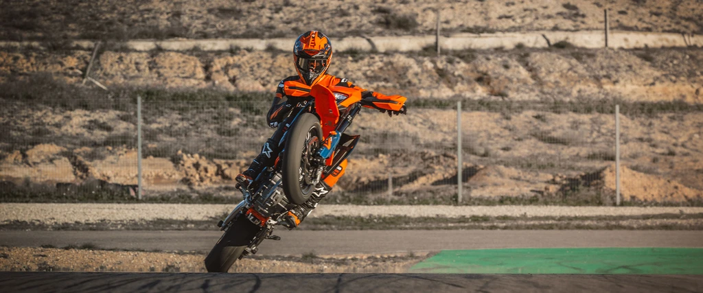 2026-ktm-690-smc-r-throttlecraze.com-3_throttlecraze.com