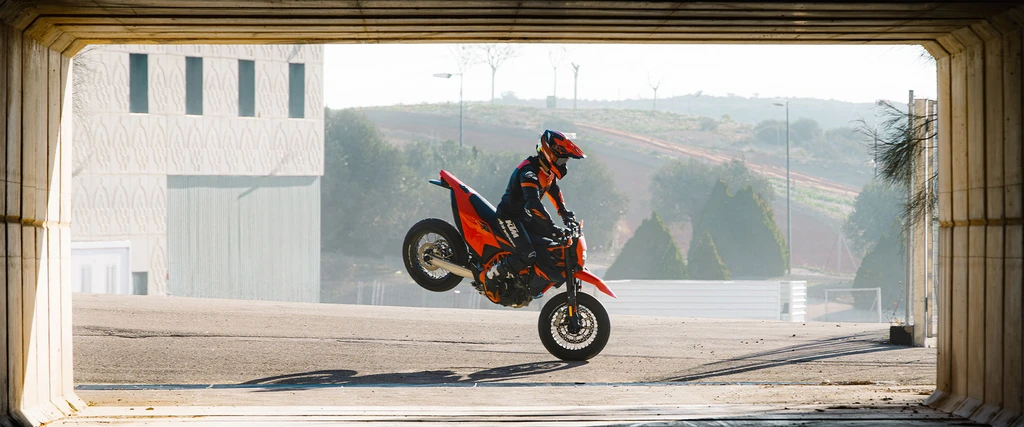 2026-ktm-690-smc-r-throttlecraze.com-4_throttlecraze.com