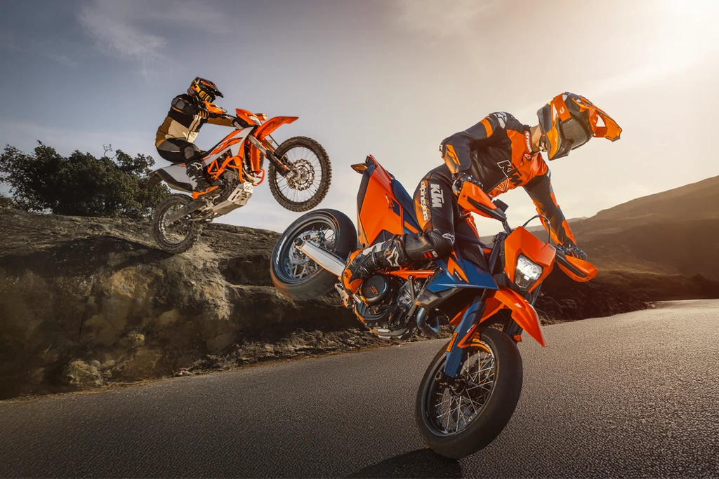 KTM Unveils the 2026 KTM 690 ENDURO R & KTM 690 SMC R