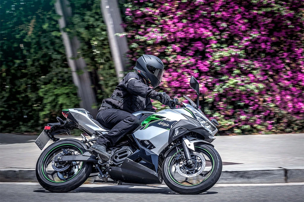 2024-kawasaki-ninja-e1-abs-throttlecraze.com-3_throttlecraze.com