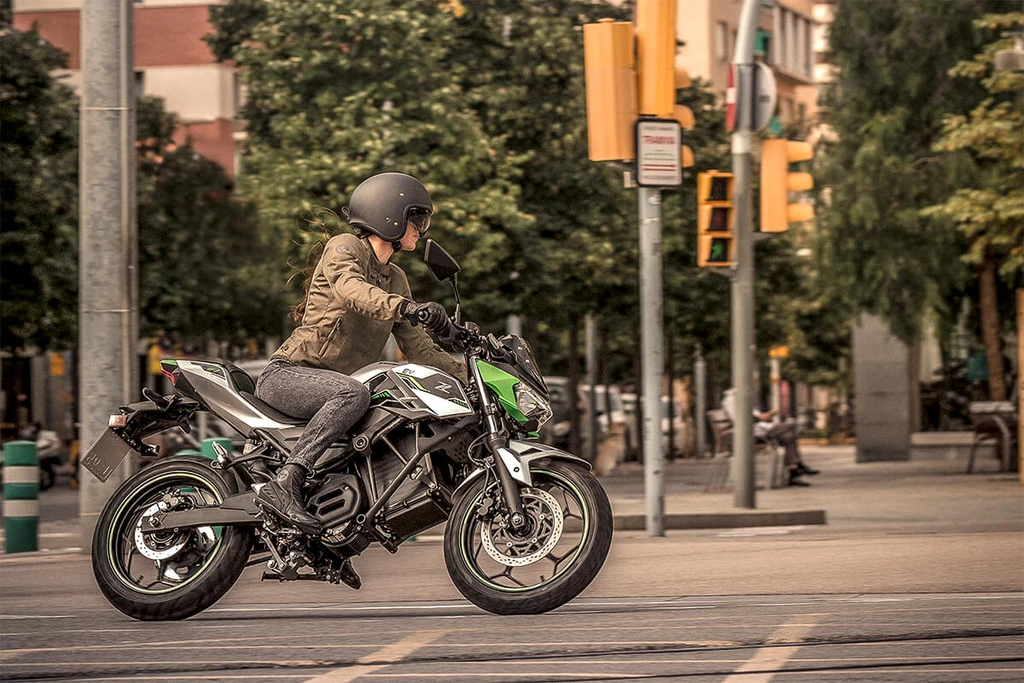 2024-kawasaki-z-e-1-throttlecraze.com-3_throttlecraze.com