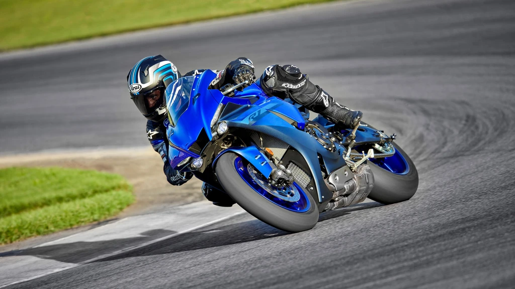 2024-yamaha-r1-throttlecraze.com-1_throttlecraze.com