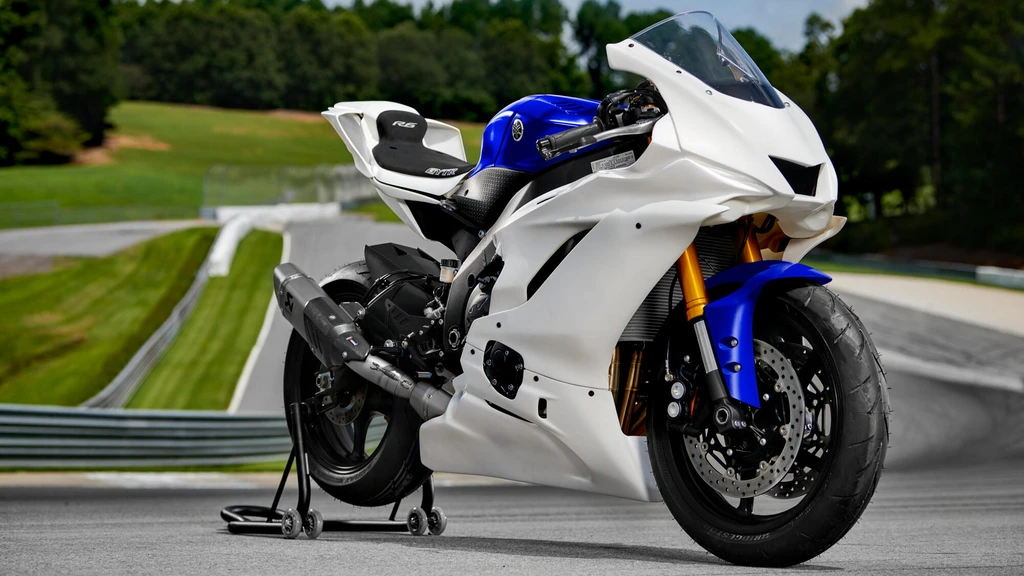 2024-yamaha-r6-gytr-throttlecraze.com-1_throttlecraze.com