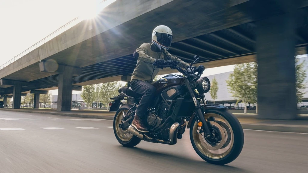 2024-yamaha-xsr700-throttlecraze.com-2_throttlecraze.com