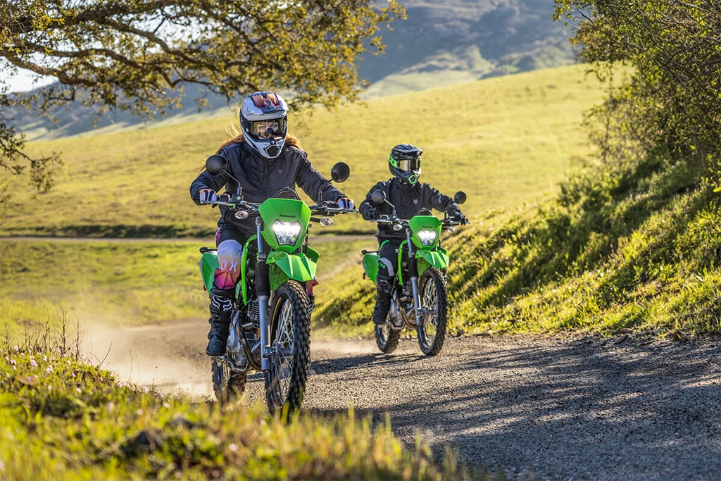 2025-kawasaki-KLX230-S-throttlecraze.com-2_throttlecraze.com