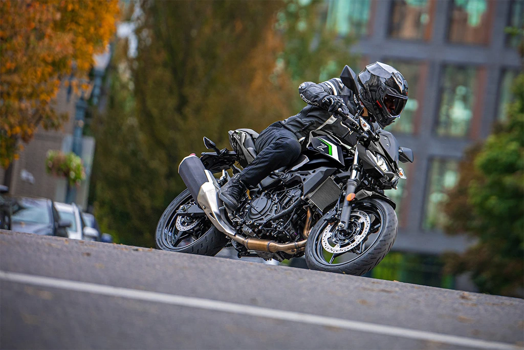 2025-kawasaki-z-500-abs-throttlecraze.com-2_throttlecraze.com