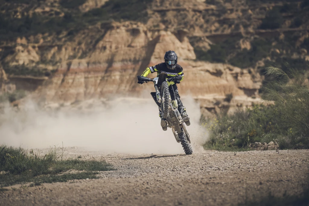 2025-triumph-tf-450-c-throttlecraze.com-3_throttlecraze.com
