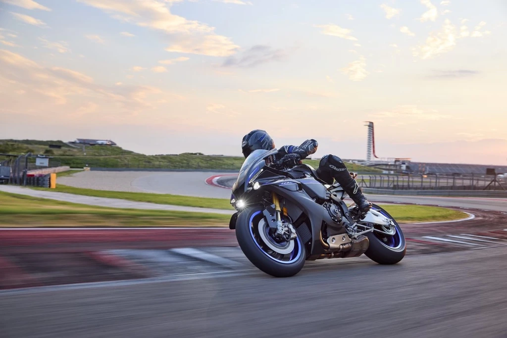 2025-yamaha-r1-m-throttlecraze.com-2_throttlecraze.com