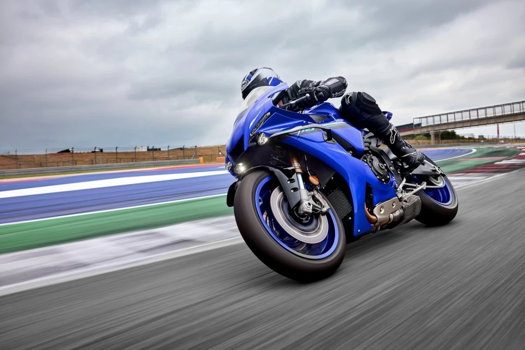 2025-yamaha-r1-throttlecraze.com-2_throttlecraze.com