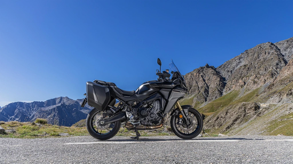 2025-yamaha-tracer-9-gt-throttlecraze.com-1_throttlecraze.com