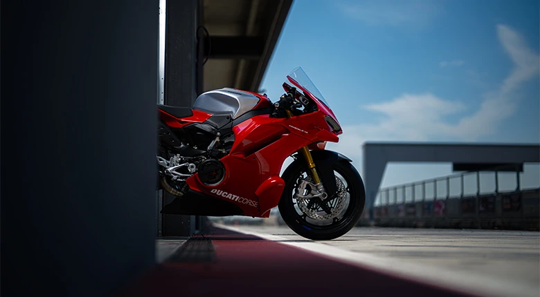 2026-ducati-panigale-v4r-throttlecraze.com-8_throttlecraze.com