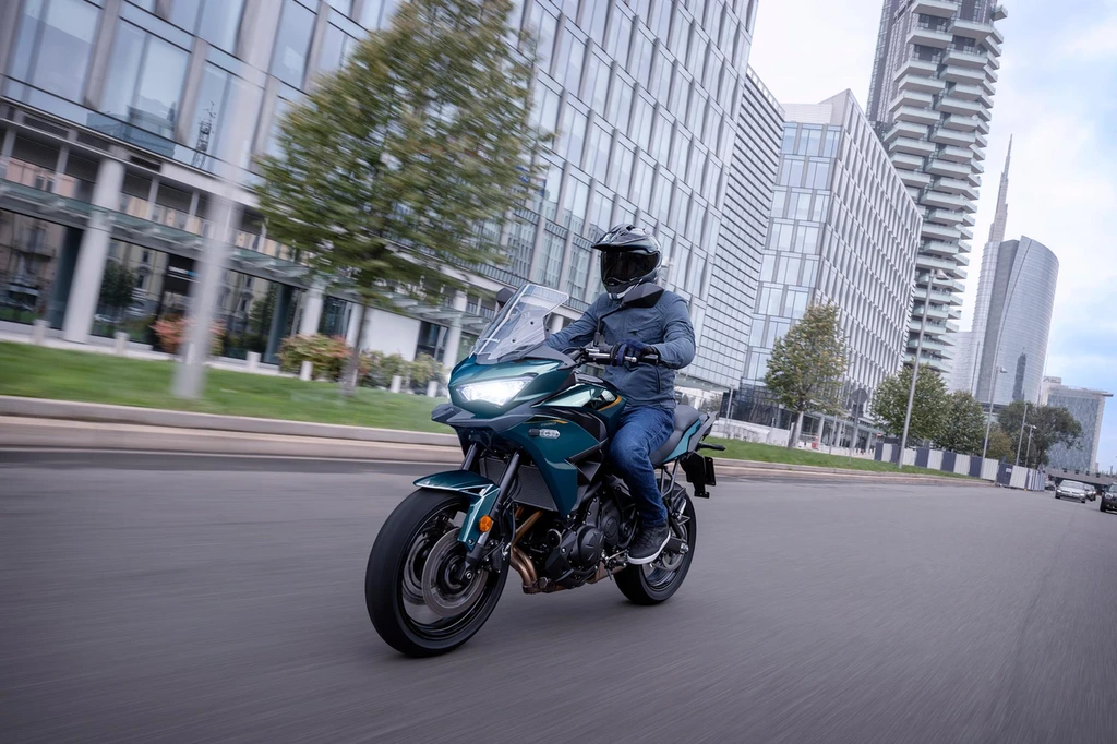 2026-kawasaki-versys-650-throttlecraze.com-1_throttlecraze.com