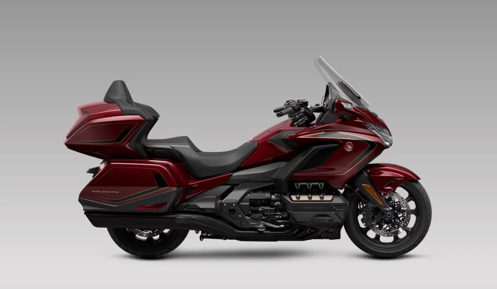 2025-honda-Gold-Wing-Tour-50th-Anniversary-throttlecraze.com-1_throttlecraze.com