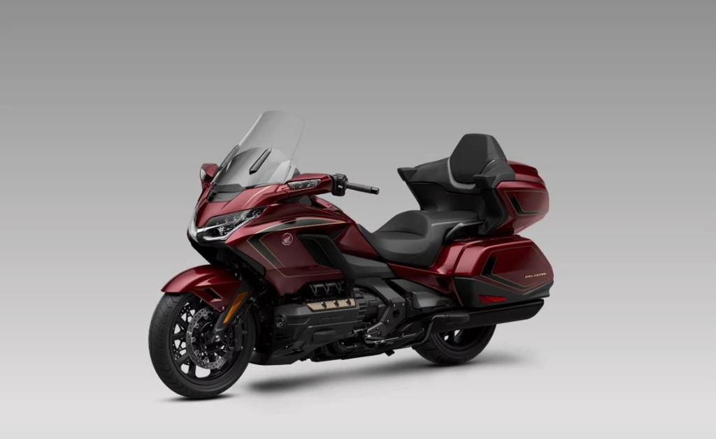 2025-honda-Gold-Wing-Tour-Airbag-DCT-50th-Anniversary-throttlecraze.com-3_throttlecraze.com