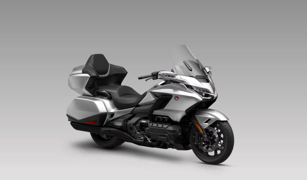 2025-honda-Gold-Wing-Tour-Automatic-DCT-throttlecraze.com-2_throttlecraze.com