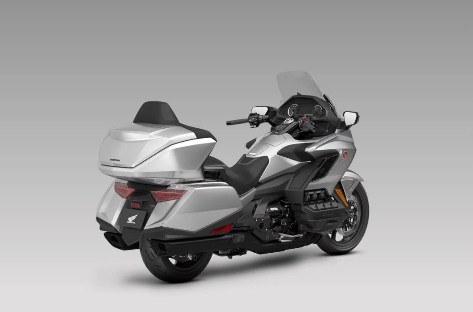 2025-honda-Gold-Wing-Tour-Automatic-DCT-throttlecraze.com-3_throttlecraze.com