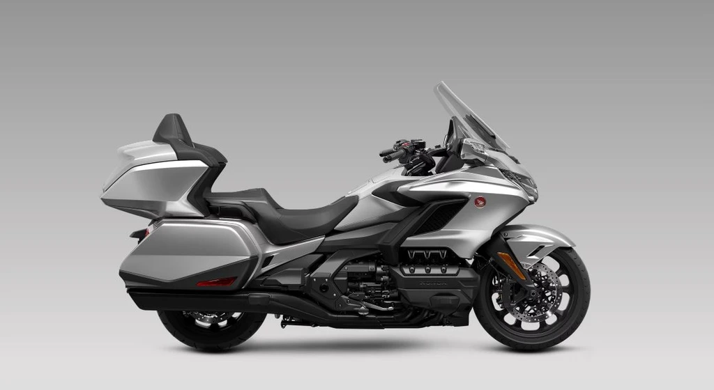 2025-honda-Gold-Wing-Tour-throttlecraze.com-1_throttlecraze.com