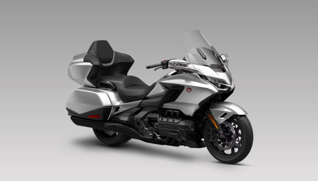 2025-honda-Gold-Wing-Tour-throttlecraze.com-2_throttlecraze.com