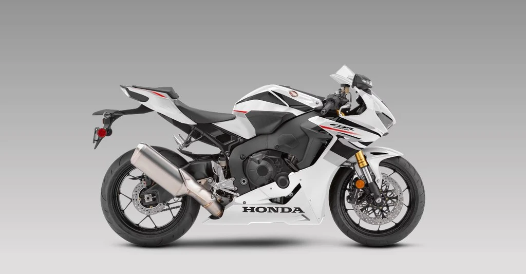 2026-honda-CBR1000RR-throttlecraze.com-1_throttlecraze.com