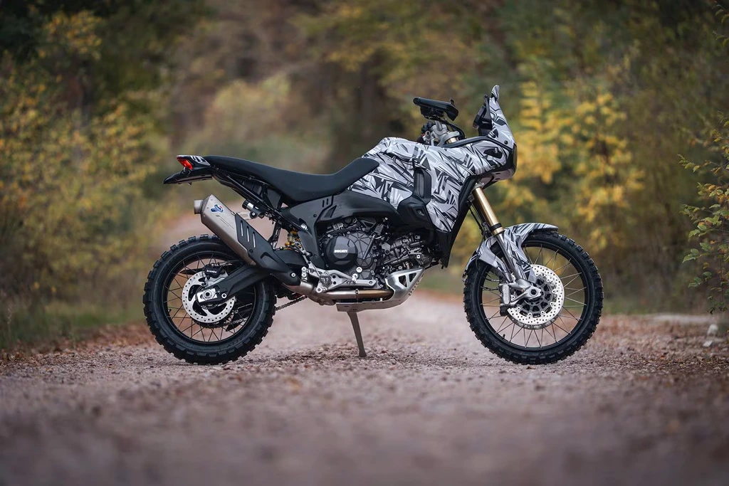 2026-ducati-desert-x-eicma-2-throttlecraze.com