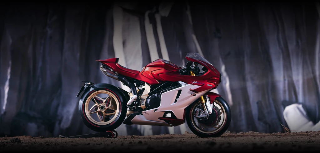 2024-mv-agusta-Superveloce-1000-serie-oro-3-throttlecraze.com