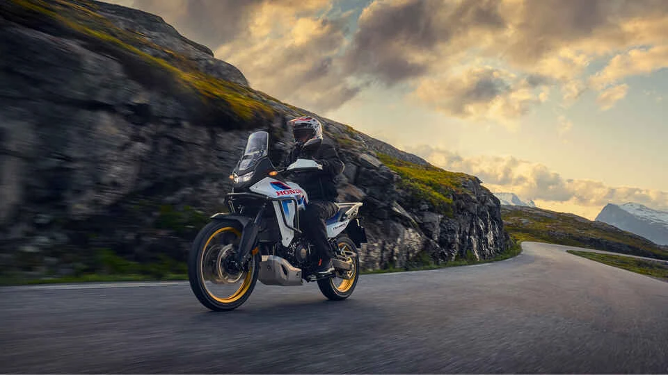 2025-Honda-Transalp-5-throttlecraze.com