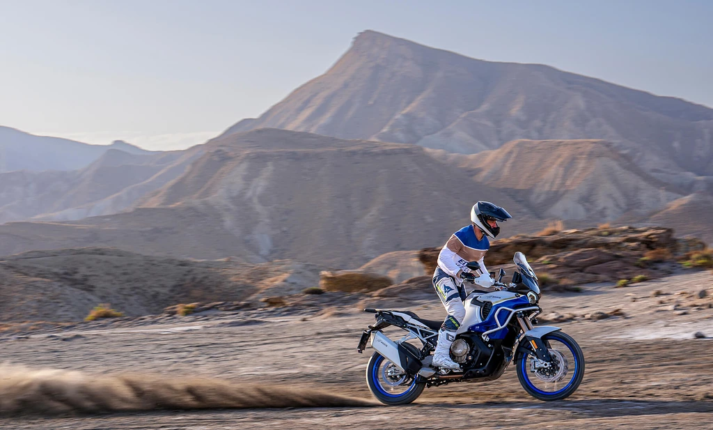 2026-mv-agusta-enduro-veloce-1-throttlecraze.com