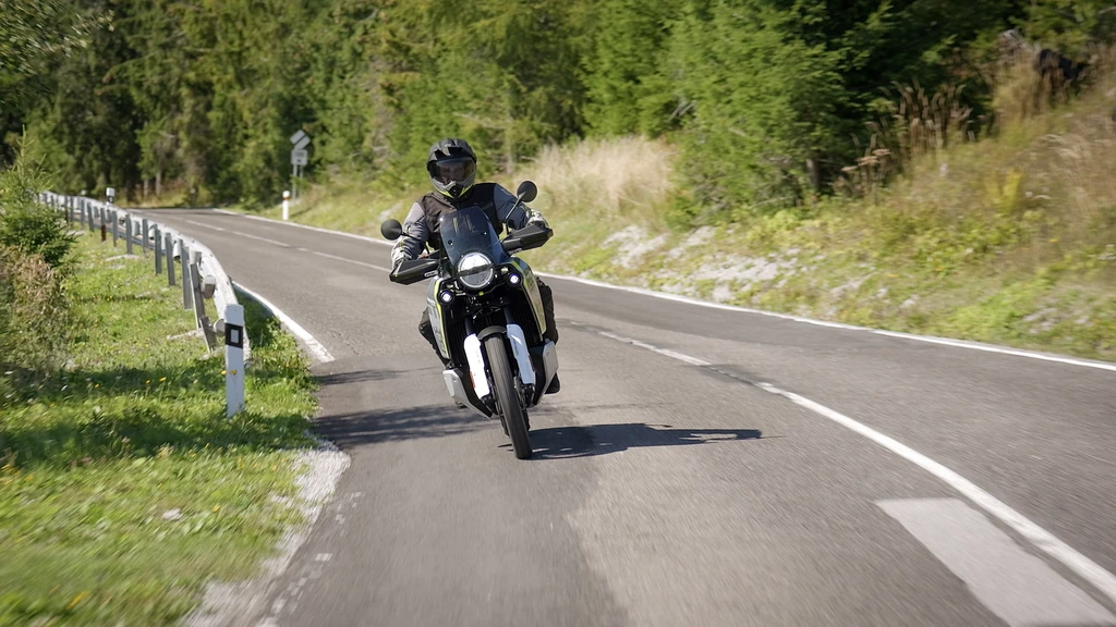 2026-Husqvarna-Norden-901-3-throttlecraze.com