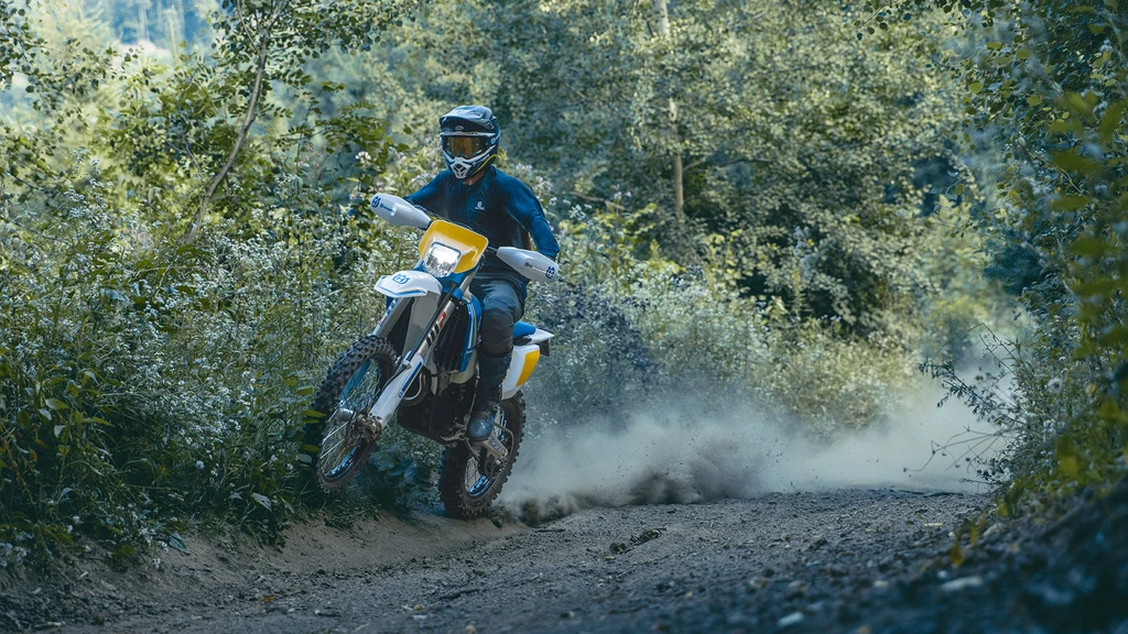 2025-Husqvarna-FE-350s-Heritage-1-throttlecraze.com