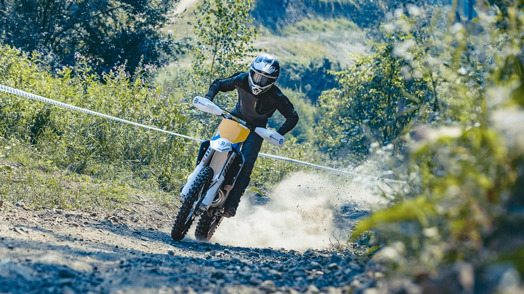 2025-Husqvarna-FX-350-Heritage-1-throttlecraze.com
