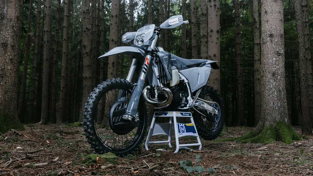 2026-Husqvarna-TE-300-Pro-4-throttlecraze.com