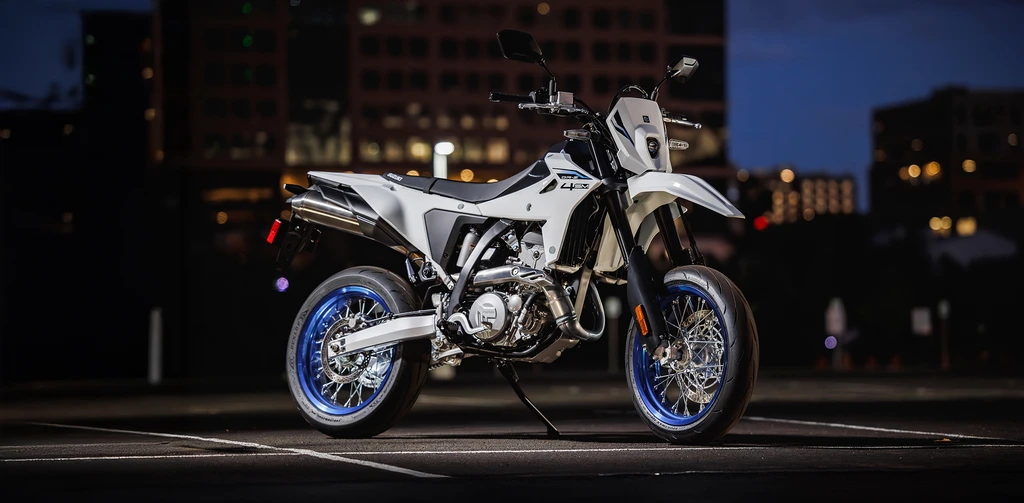 2026-suzuki-DR-Z4SM-1-throttlecraze.com