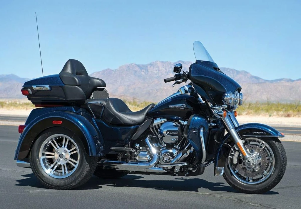 Harley Davidson FLHTCUTG Tri Glide Ultra Classic (2015)