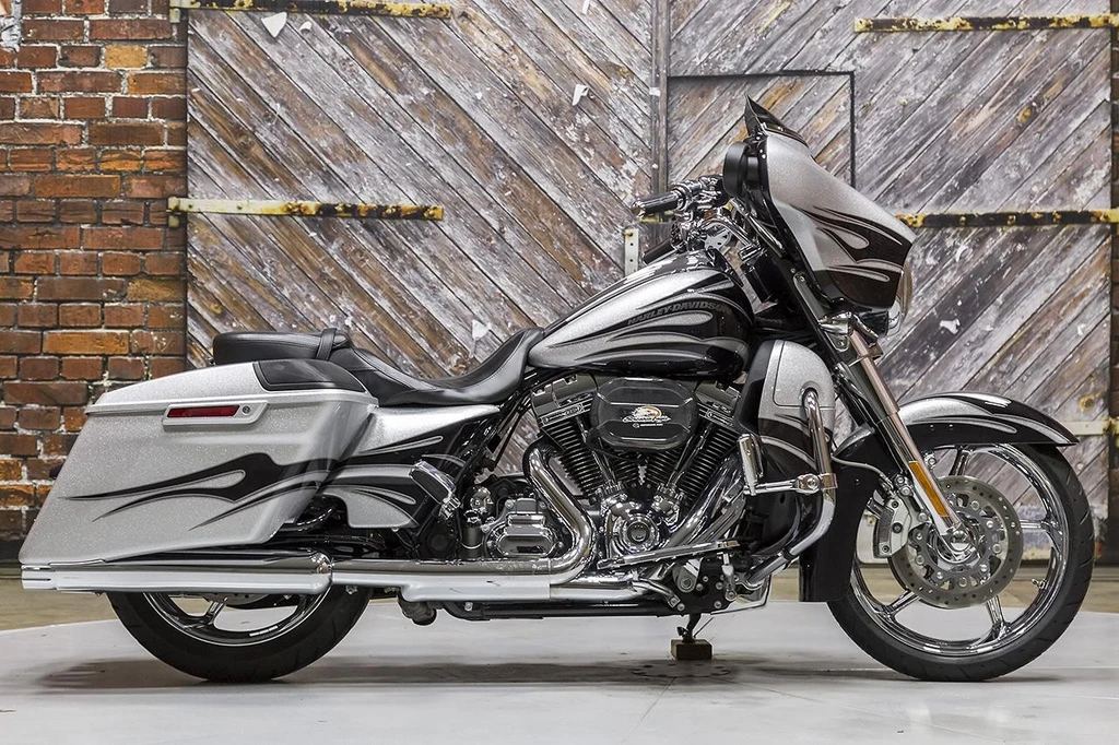 Harley Davidson CVO Street Glide (2015)