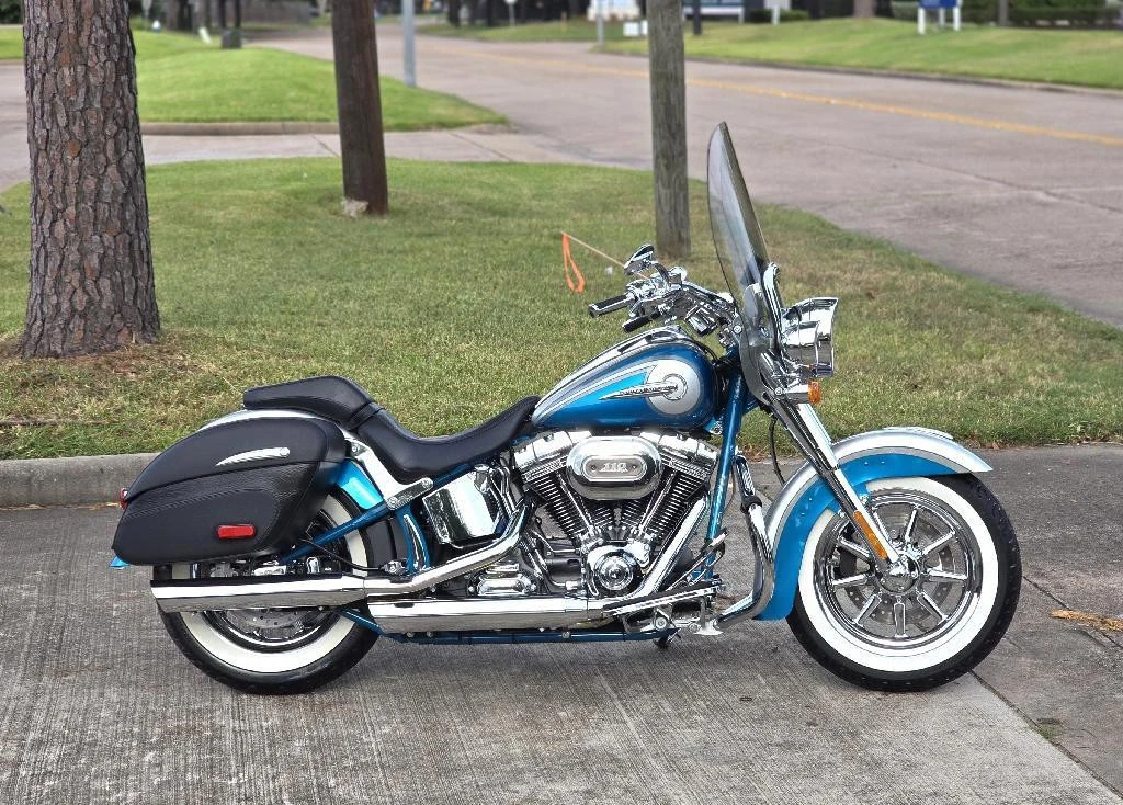 Harley Davidson FLSTN-SE Softail Deluxe CVO (2015)