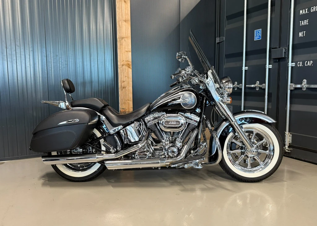 Harley Davidson FLSTN-SE Softail Deluxe CVO (2015)