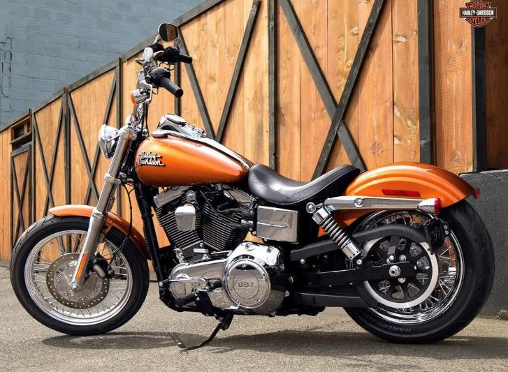 Harley Davidson Dyna Street Bob (2015)