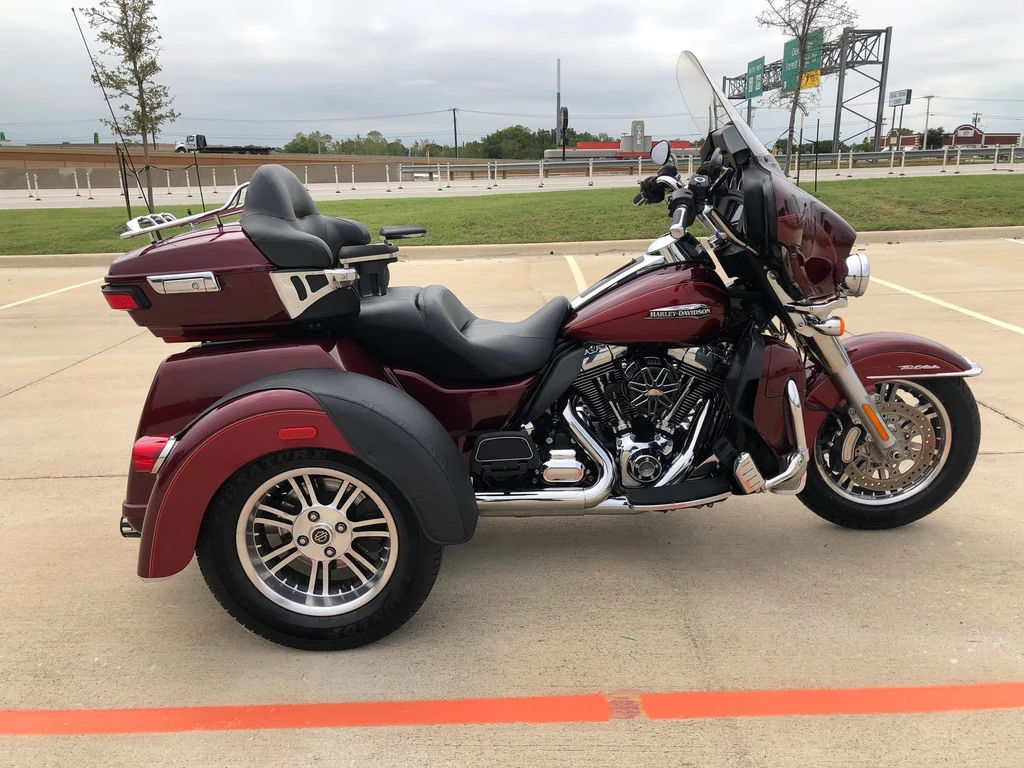 Harley Davidson FLHTCUTG Tri Glide Ultra Classic (2016)