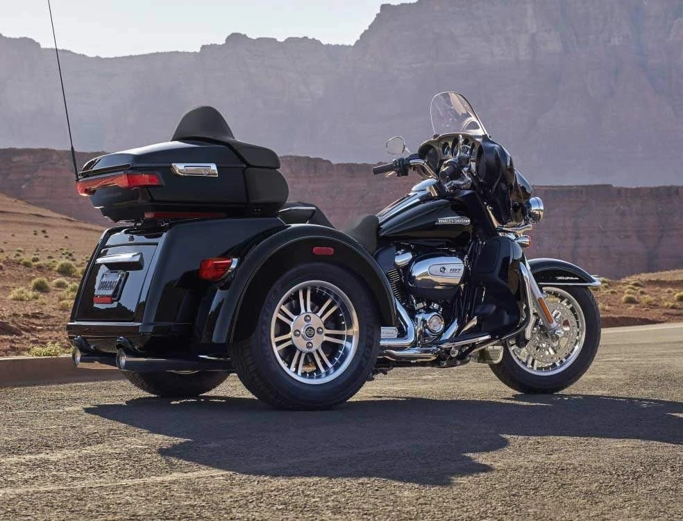 Harley Davidson FLHTCUTG Tri Glide Ultra (2017 - 2018)