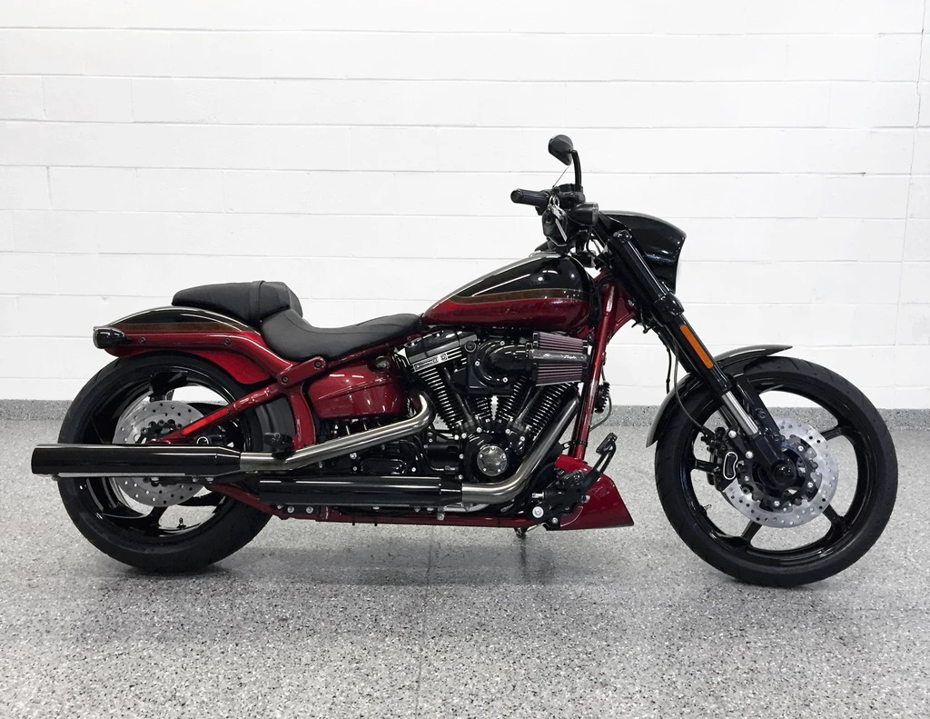 Harley Davidson FXSB-SE Pro Street Breakout CVO (2017)