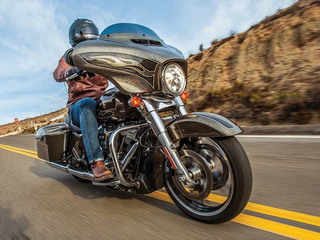 Harley Davidson FLHX Street Glide (2017 - 2018)