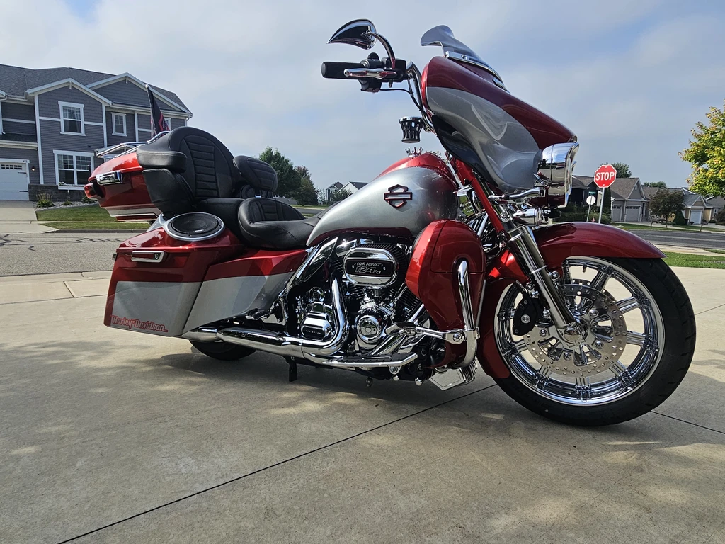 Harley Davidson FLHTCU Electra Glide Ultra (2019)