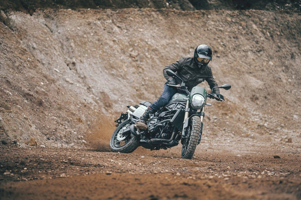 Benelli Leoncino 800 Trail (2020)