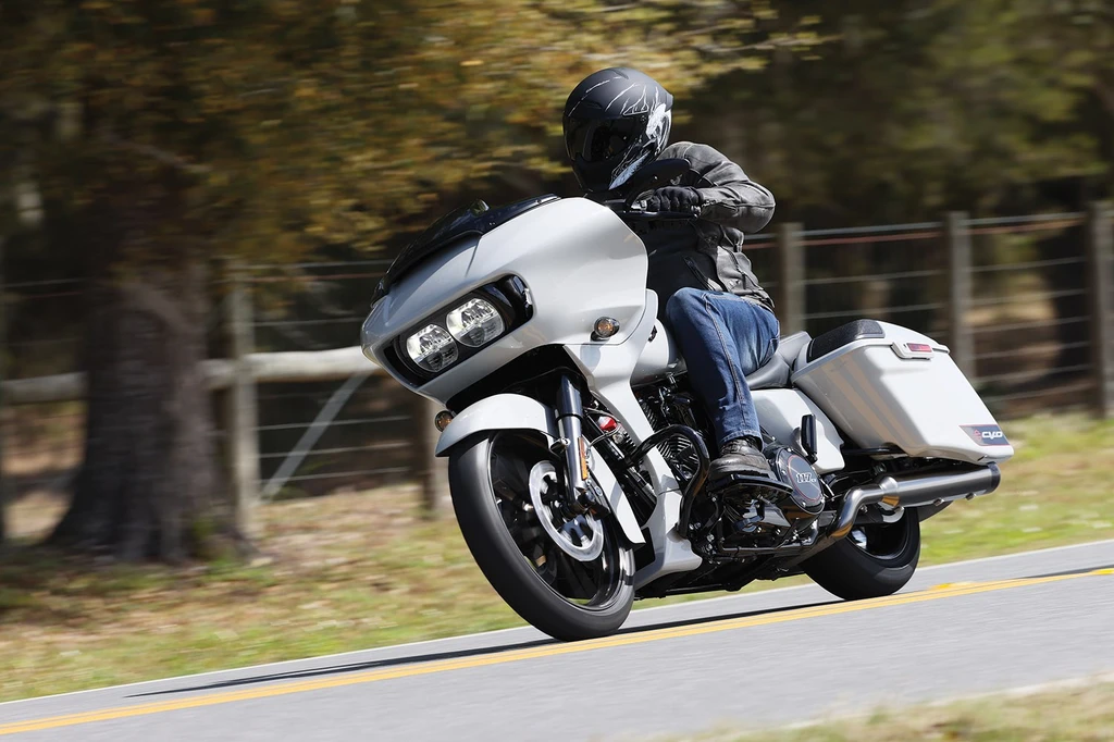 Harley Davidson CVO Road Glide (2020)