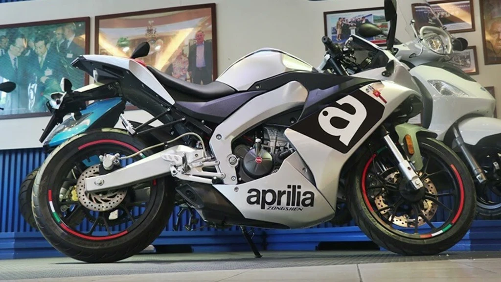 Aprilia GPR250R (2021)